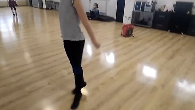 Учим вместе с детьми ирландский танец Рил Learn with the children Irish dance Reel смотреть онлайн