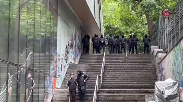 ⚡️Сотрудники МВД Грузии перекрыли подступы к зданию парламента в Тбилиси, где планируется митинг про
