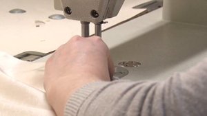 Каждую деталь на фабрике «Bogacho» в Электростали делают вручную. Создают интерьерный эксклюзив.