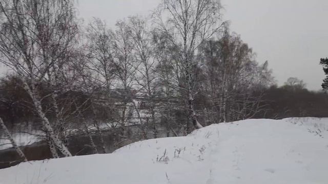 Зимняя река!!! Слышно журчание!!! Очень красивое видео!!!