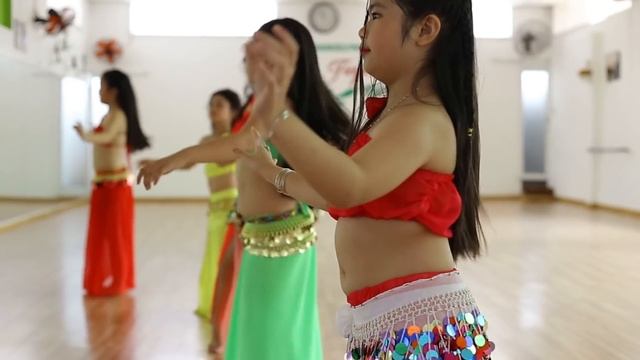 #2| Belly Dance For Kid (I Wana Dance) - Trang Selena Bellydance смотреть онлайн