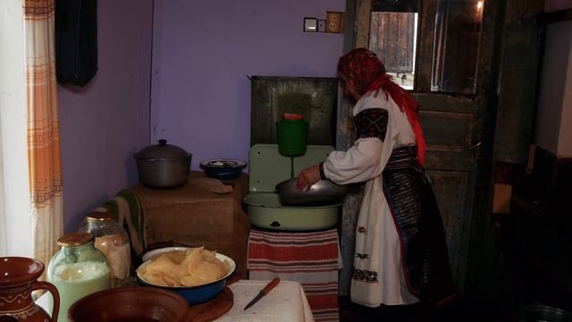 LIFE in the mountains of Ukraine. Unique FOOD of Ukrainian Highlanders смотреть онлайн