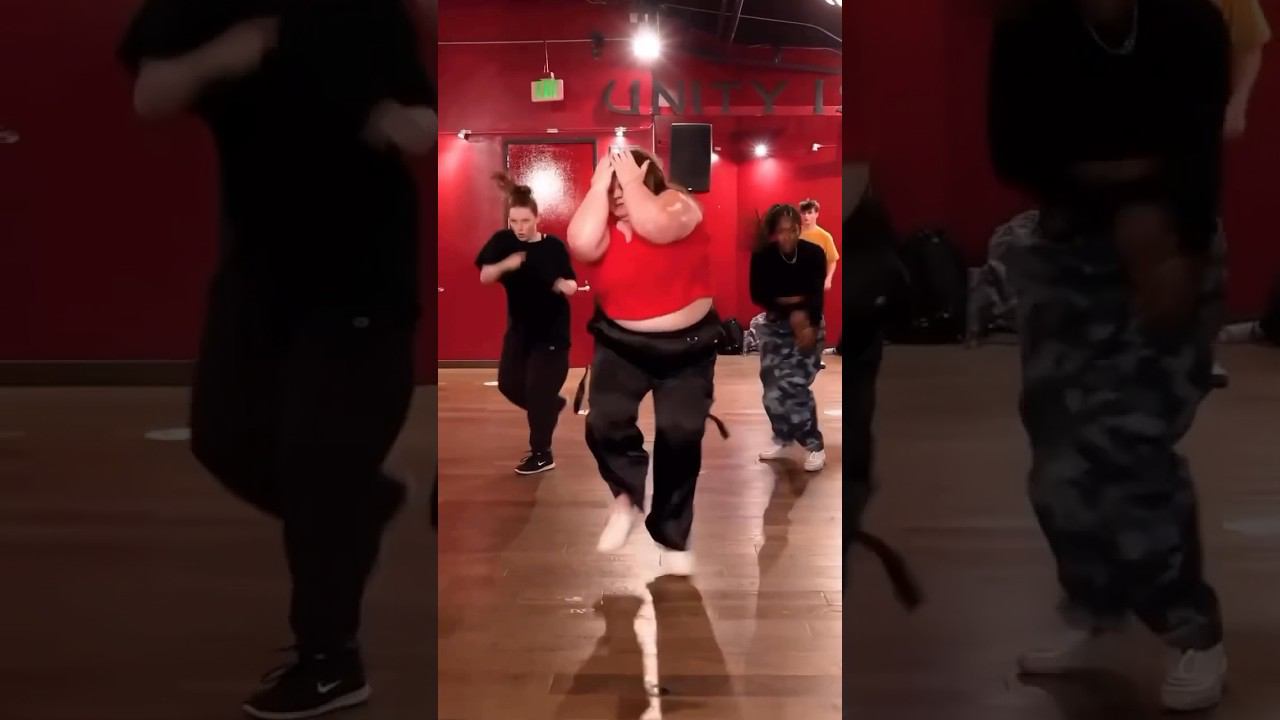 Бодипозитвные танцы Body positive dancing смотреть онлайн
