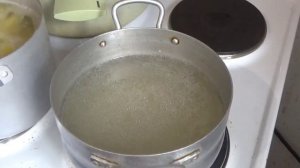 Очень вкусный куриный  супчик с жаренной вермишелью.