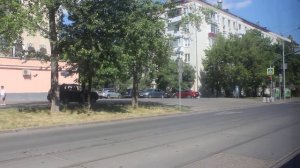 По Нагатинской улице до метро "Коломенская" - вдоль трамвайной линии едем на автобусе