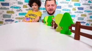 Малыш Артем играет с новыми игрушками! YELLIES toys for kids - Кричи громче и они бегут быстрее