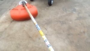 Заводим газона косилку с помощью шуруповерта.