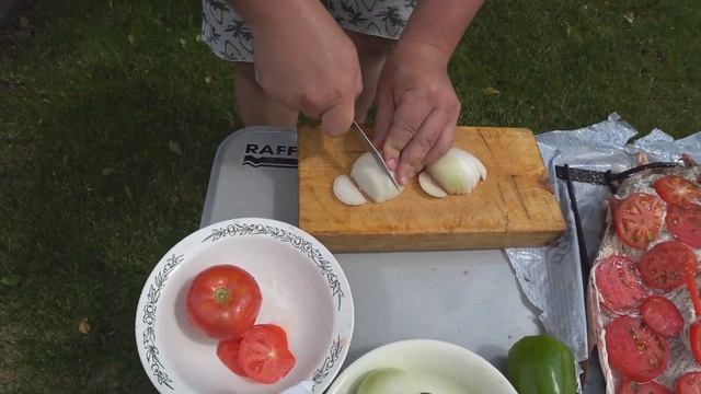Коктал из сазана. Рыба с овощами в коптилке.Блюдо казахской кухни.