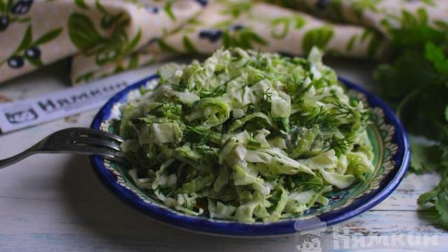 Салат из пекинской капусты с редькой и зеленью