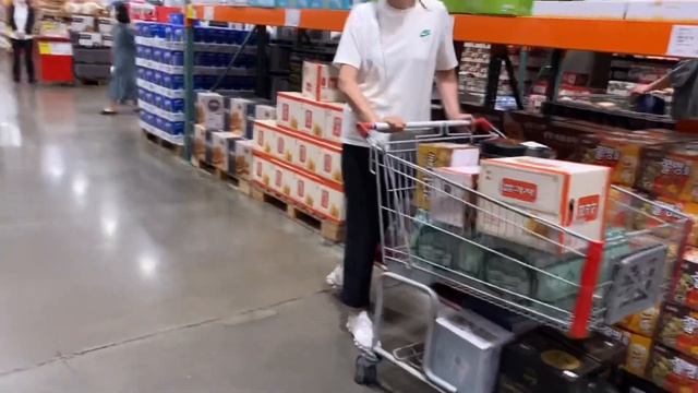 Влог: костко в Корее | ПОДАРКИ РОДИТЕЛЯМ НА ЧУСОК | бай бай Саша ? смотреть онлайн