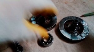 Съемник коренных подшипников (203)  с коленвала  при разборка двигателя Д-4, Д-5, Д-6, Д-8.