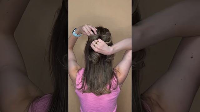 Милая причёска с бантиком из волос #волосы #прически #hair #hairstyle #updo #hairhacks #hairtutoria