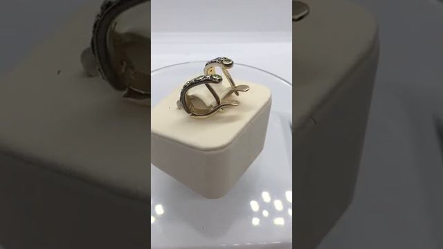 Видео золотых серег с тсаворитами и бриллиантами