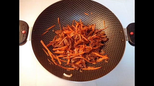 Гречневая лапша соба. Рецепт лапша с говядиной и овощами.