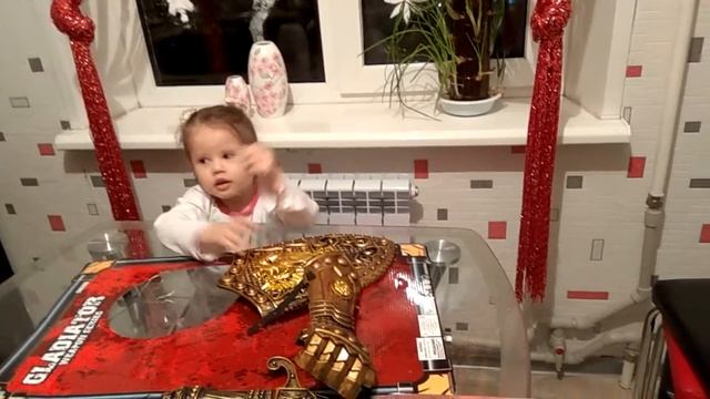 Набор рыцаря для Лёвы Брызгалка для Алёны Распаковка Игрушки