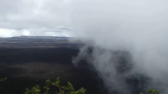 Clouds Quickly Cover Volcano Sierra Negra смотреть онлайн