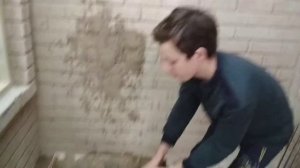 Штукатурка. Техника набрасывания раствора на стену.