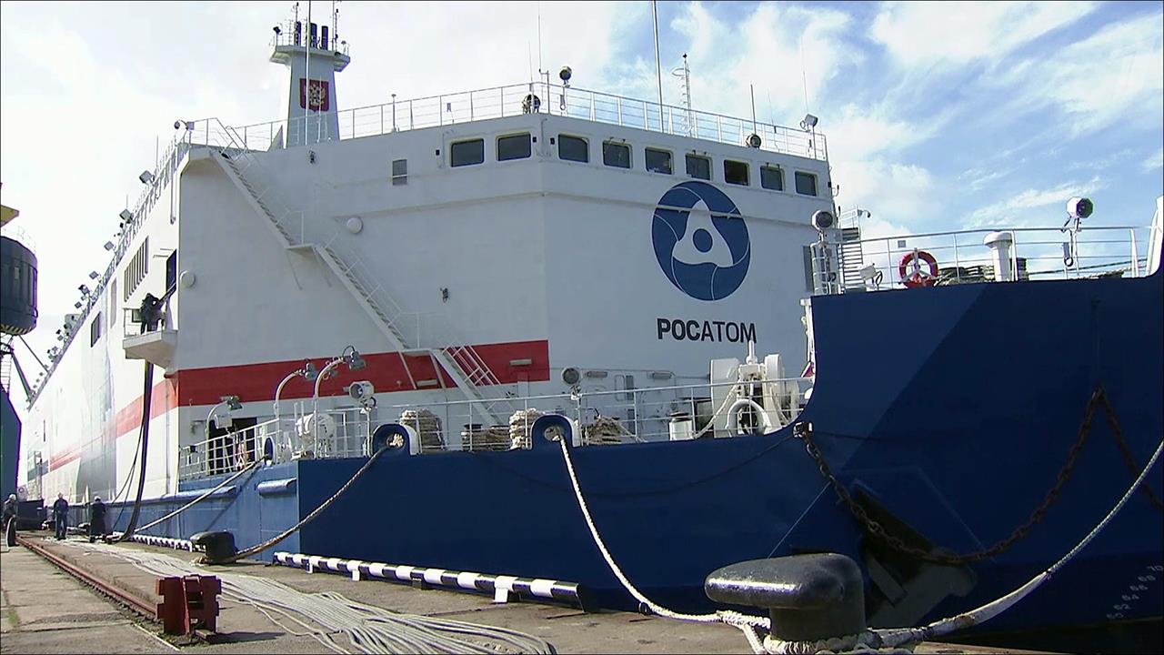 К Чукотке отправилась единственная в мире плавучая атомная электростанция "Академик Ломоносов"