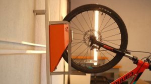 Вертикальная велопарковка VELOUP