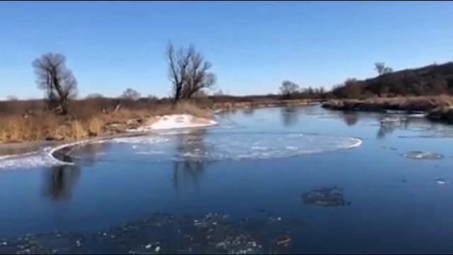 На реках России появились необычные ледяные круги смотреть онлайн