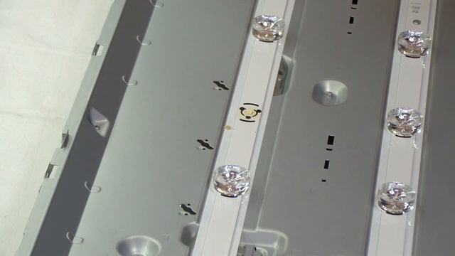Пятна на экране телевизора LG. Типовой ремонт LED подсветки , снижение тока. смотреть онлайн