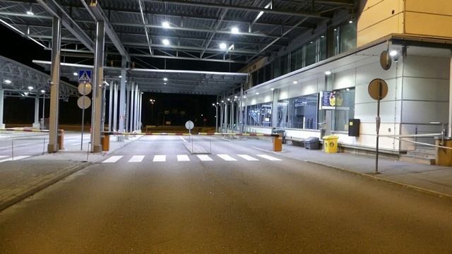 Finland has closed all road crossings with Russia. Migrants returnto St Petersburg смотреть онлайн