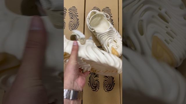 кроссовки Salehe Bembury x Crocs Urchin бежевые смотреть онлайн