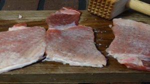 Свиные отбивные в яйце