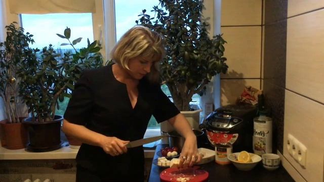 САЛАТ БЕЗ МАЙОНЕЗА с БРЫНЗОЙ, курицей и перепелиными яйцами смотреть онлайн