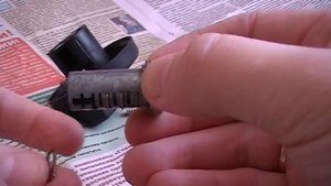 Один ключ на ВАЗ 2115 для замка зажигания, дверей, крышки багажника на примере крышки бензобака