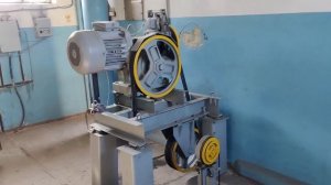 Машиное помещение релейного лифта с очень шумным тормозом | Лифт МЛЗ г/п 400 кг