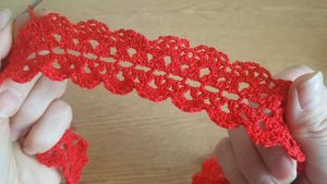 Вяжем пояс к платью крючком.