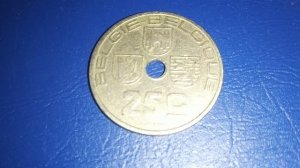 А зачем на довоенных монетах Бельгии делались отверстия?