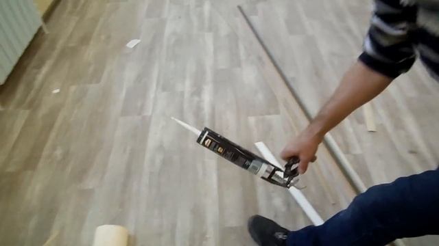 ОТКОС 5мин.Как приклеить пластиковый уголок на откосах, внешних углах стен. Угол Пластиковый Видео смотреть онлайн