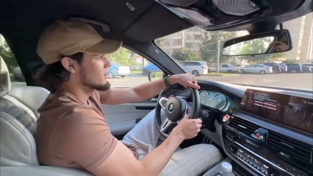 Ахмед  Wengallbi наваливает на BMW f90 m5 по городу