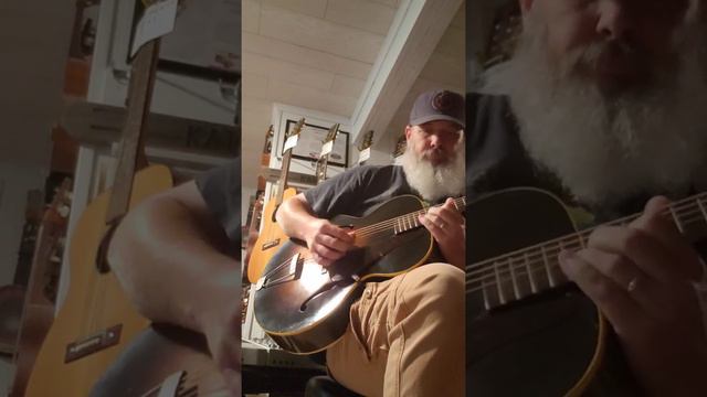 1952 Gibson L48 archtop guitar. смотреть онлайн