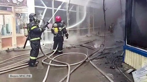 В Ставропольском крае борются с крупным пожаром на строительном рынке