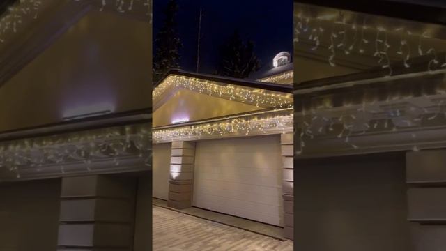 ✨🎄 Новогодняя иллюминация — это волшебство, которое радует всех, от маленьких детей до взрослых!