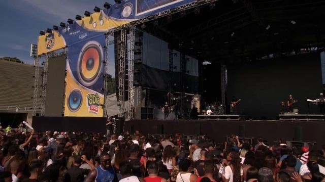 Movimento da Sanfoninha + Ao Vivo E A Cores - Anitta - FM O Dia