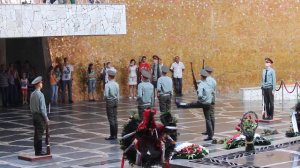 Смена почётного караула у вечного огня на Мамаевом кургане, Волгоград