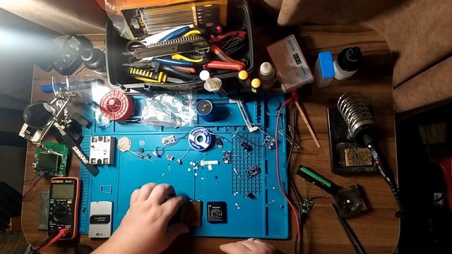 Доработка налобной #лупы #светодиодами. Refinement of the forehead #magnifier with #LEDs. смотреть онлайн