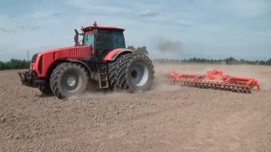 МТЗ 3522 испытывает в деле новый прикатывающий каток Vaderstad 1230