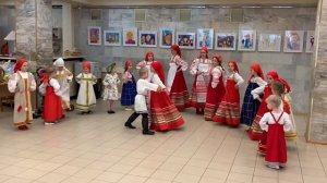 Народная песня По загороду гуляет царевна королевна