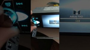 4022D не работает должным образом и белые вертикальные полосы на экране
