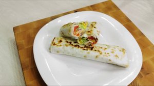 РОЛЛ С КУРИНОЙ ГРУДКОЙ