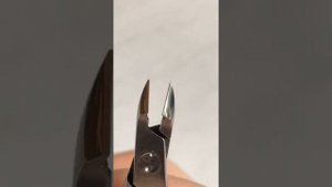 Проверяем качество заточки маникюрных кусачек для кутикулы