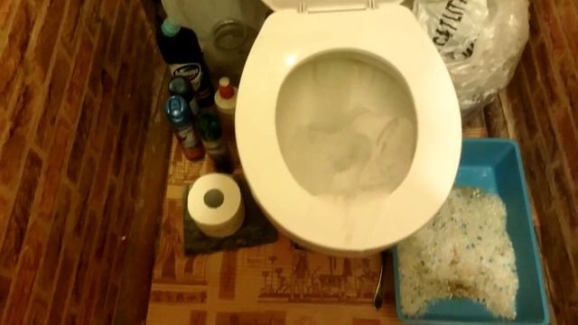 Унитаз затягивает бумагу. смотреть онлайн