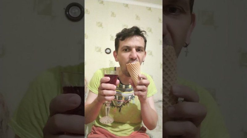 Красное полусладкое вино Vinogor Изабелла с мороженым #shorts