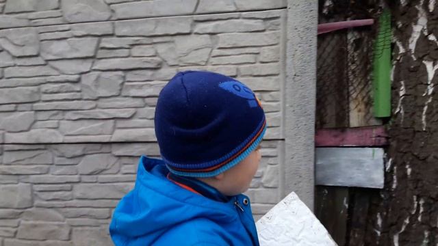 Гордей с папой устанавливают скворечник на даче смотреть онлайн