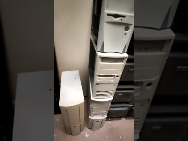 Свалка устаревшей аппаратуры